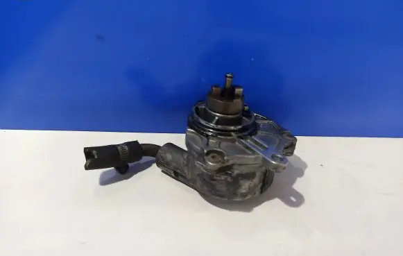 Mercedes-Benz C W203 Vacuum pump A6112300085