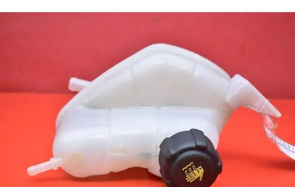 Nissan Qashqai Coolant expansion tank/reservoir