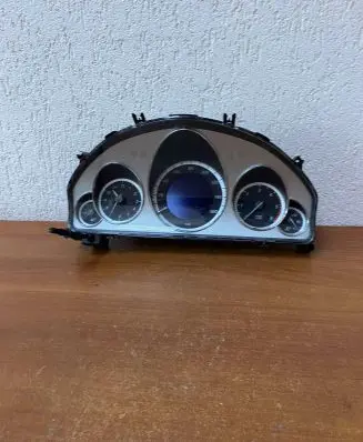 Mercedes-Benz E C207 W207 Speedometer (instrument cluster) A2129004313 A2C53257171