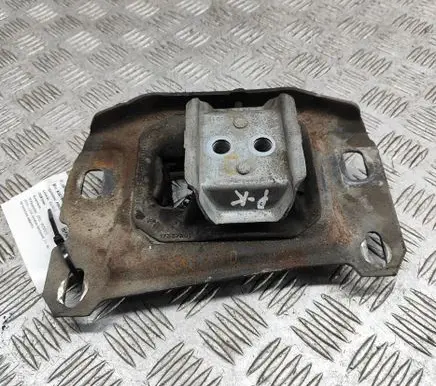 Engine mount bracket