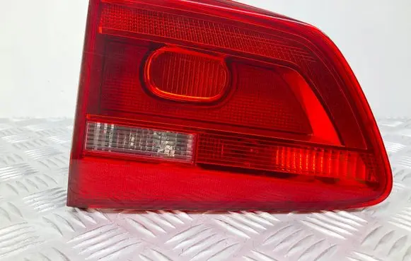 Volkswagen Touran II Tailgate rear/tail lights 1T0945093