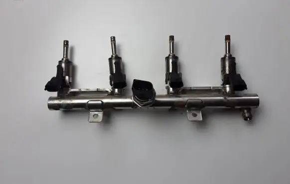 Mini Cooper Countryman R60 Fuel main line pipe 7537319