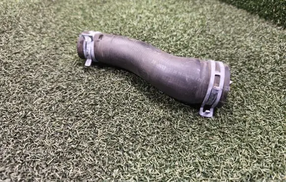 Renault Trafic III (X82) Engine coolant pipe/hose W744 J190
