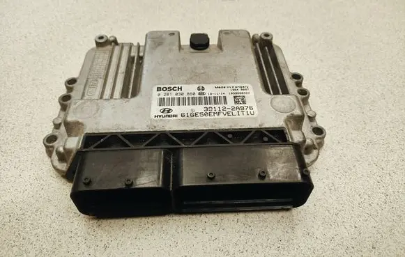 Hyundai i30 Engine control unit/module 391122A976 0281030860 1039S68320