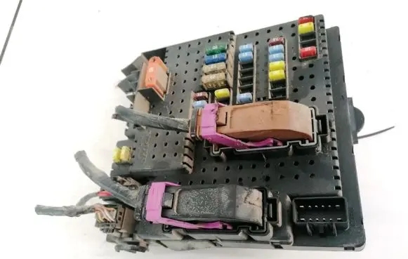 Volvo V70 Fuse box set 30728512 28017881