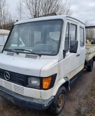 Mercedes-Benz 207 310 Front grill