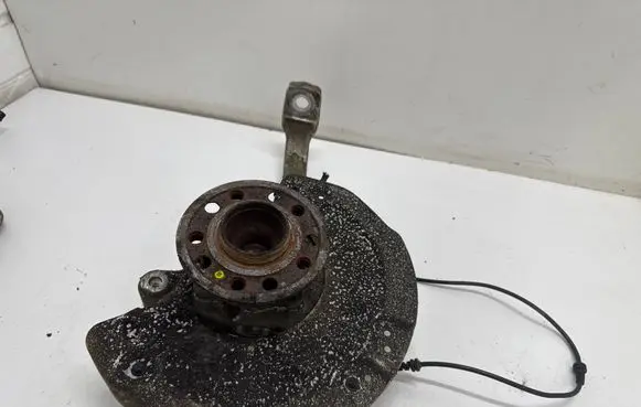 Mercedes-Benz C W205 Front wheel hub 