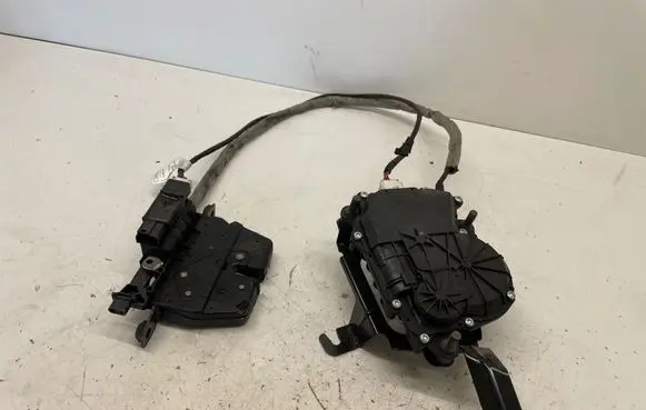 BMW 4 F32 F33 Loading door lock UA726951611