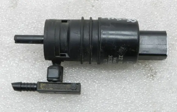 Mercedes-Benz E W212 Windscreen/windshield washer pump A2218690121