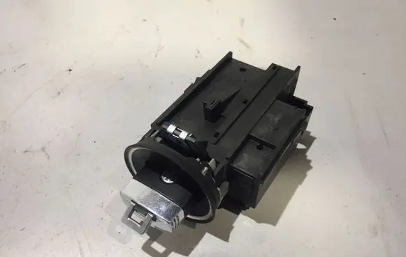 Volkswagen PASSAT B6 Ignition lock 3C0905843