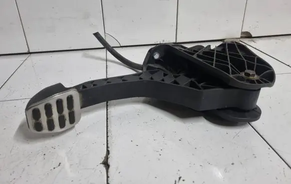 Skoda Octavia Mk2 (1Z) Clutch pedal 1K1721059CA 26082005 00001769352