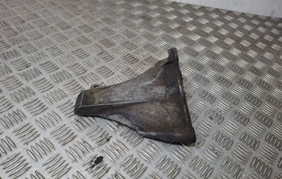 Volkswagen PASSAT B5.5 Engine mounting bracket 8D0199308AB