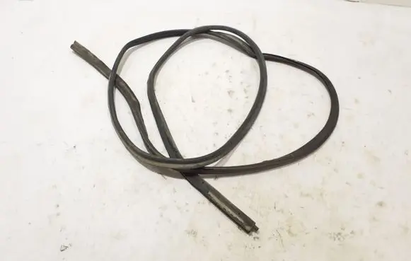 Nissan NV300 Trunk rubber seal (body) 8200032788
