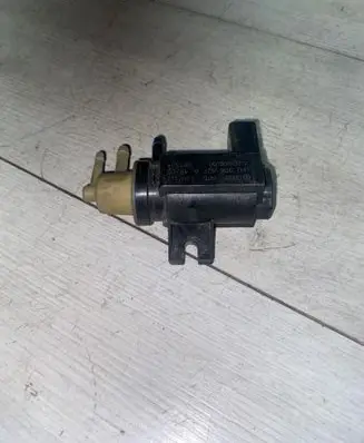 Volkswagen Touran I Turbo solenoid valve 1K0906627A 051334 70086800