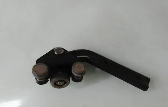 Mercedes-Benz Vaneo W414 Sliding door lower roller guide/hinge 