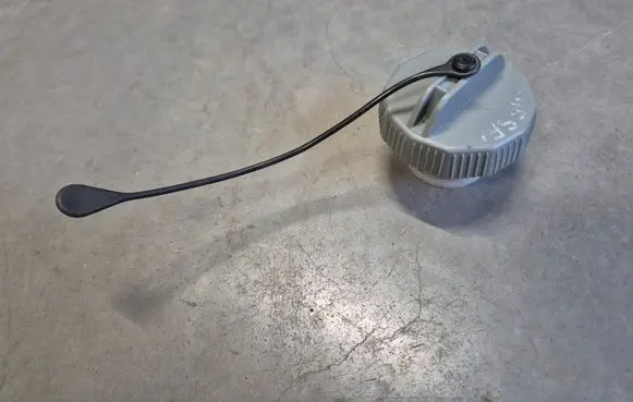 Mitsubishi L200 Fuel tank filler cap 