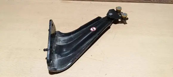 Citroen Berlingo Sliding door lower roller guide/hinge 9816965980