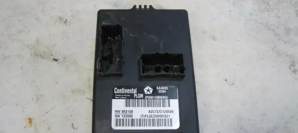 Jeep Grand Cherokee Tailgate/trunk control unit/module 68140669AE