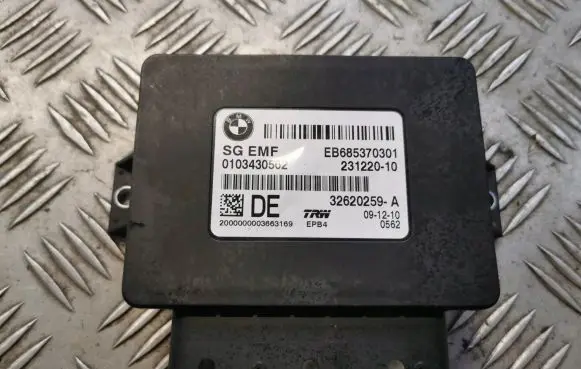 BMW 5 F10 F11 Hand brake control module 685370301
