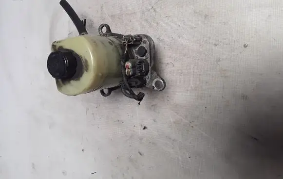 Ford Focus Power steering pump 4M513K514BF