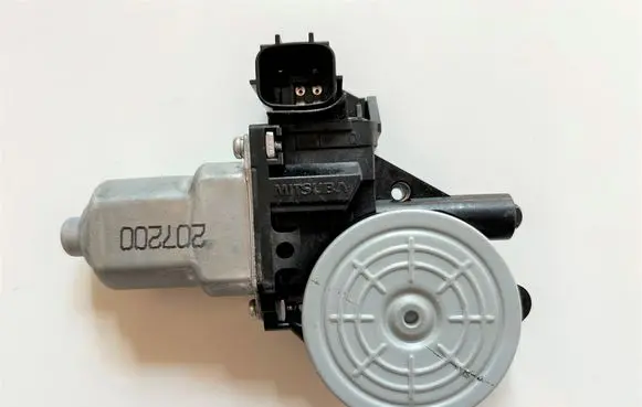 Nissan Leaf I (ZE0) Rear door window regulator motor 827313NF0A 82731CV01B 82731CV01C