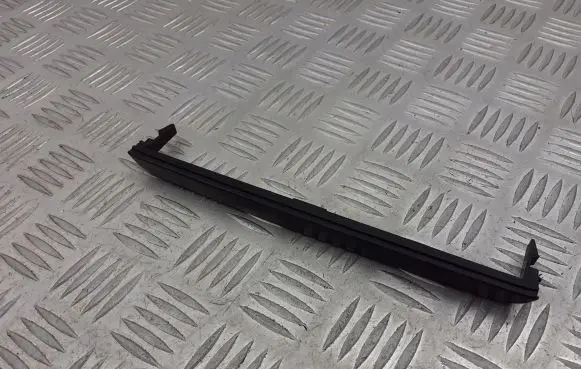 Volkswagen PASSAT B5.5 Other dashboard part 3B0858585