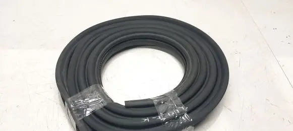 Rear door rubber seal (on body)