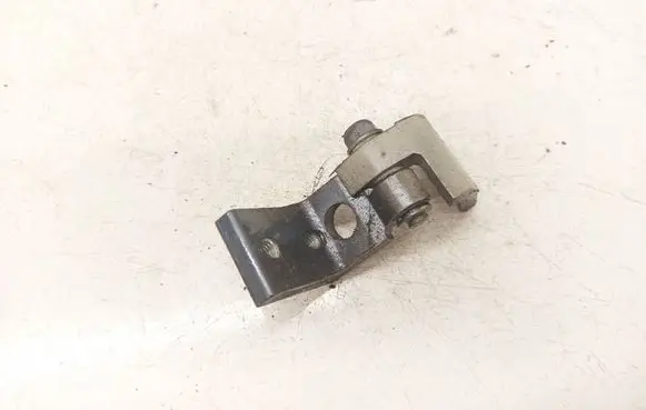 Skoda Octavia Mk2 (1Z) Rear door lower hinge 1Z0833411B