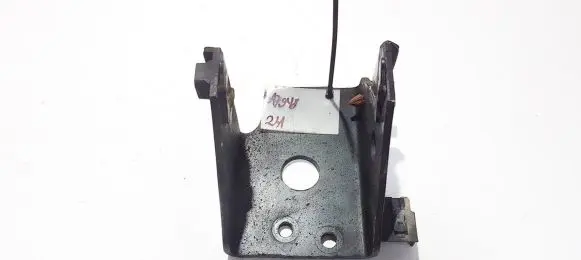 Nissan Murano Z50 Engine mounting bracket