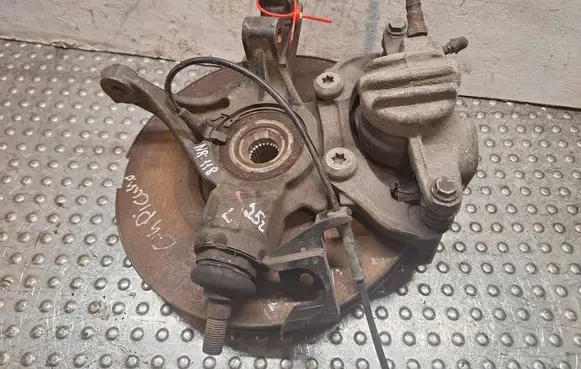 Citroen C4 I Front wheel hub spindle knuckle S14747118 364684