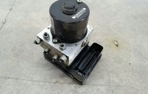 BMW 1 E81 E87 ABS Pump 