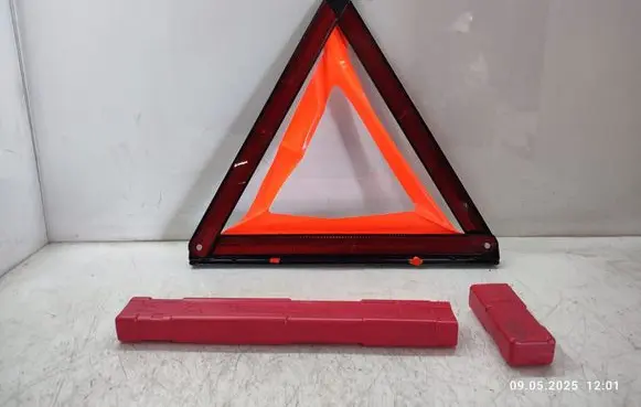 Mercedes-Benz ML W166 Emergency warning sign A1718900097
