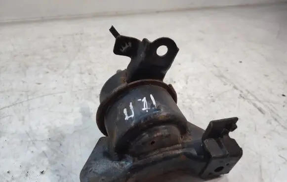 KIA Magentis Engine mount bracket