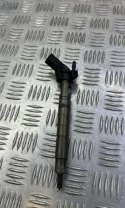 KIA Sorento Fuel injector 338002F000