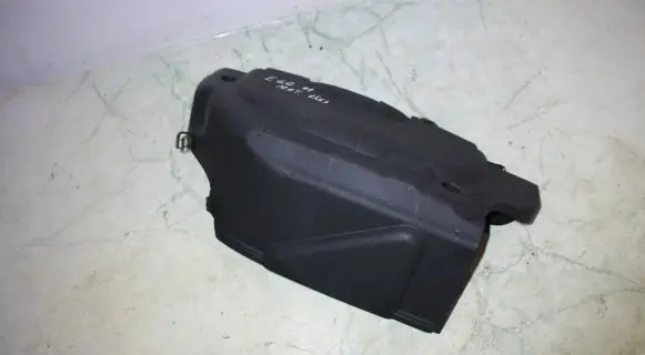 BMW 5 E60 E61 Engine cover (trim) 7789009