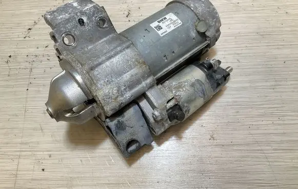 BMW 5 F10 F11 Starter motor 8570846