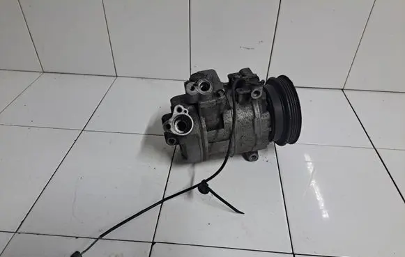 Volkswagen PASSAT B5.5 Air conditioning (A/C) compressor (pump) 8D0260808 CE4472208181