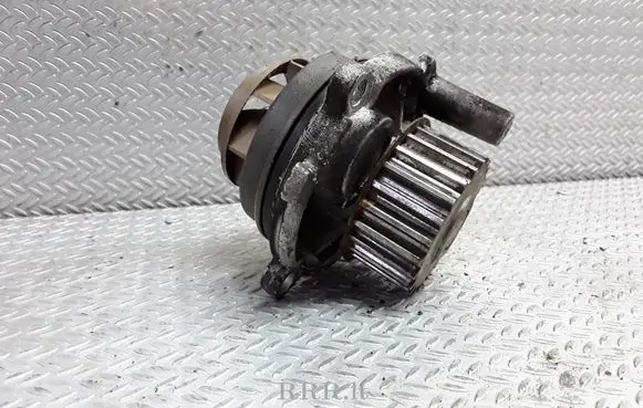 Audi A4 S4 B6 8E 8H Water pump 