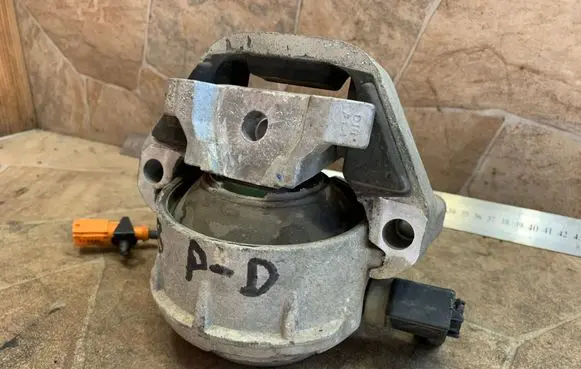 Audi A8 S8 D4 4H Engine mount bracket MP5295