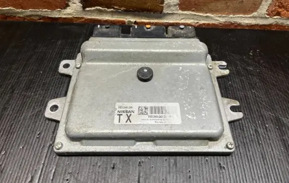 Nissan Qashqai Engine control unit/module ECU MEC940-240
