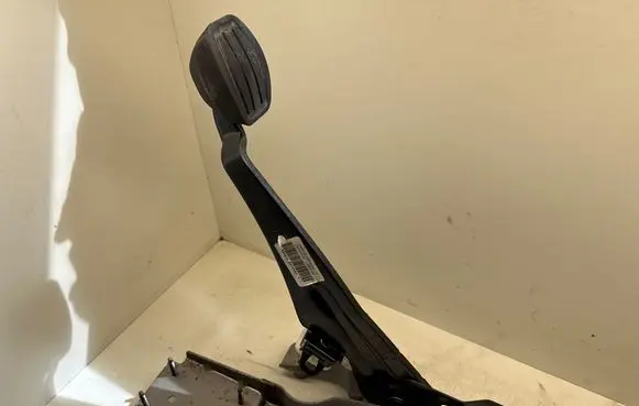 Peugeot 308 Brake pedal 6C3043G 84PE4L0374550Y 08012016