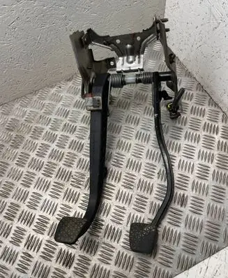 Opel Meriva A Pedal assembly