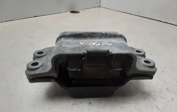 Skoda Octavia Mk2 (1Z) Engine mount bracket 1K0199555