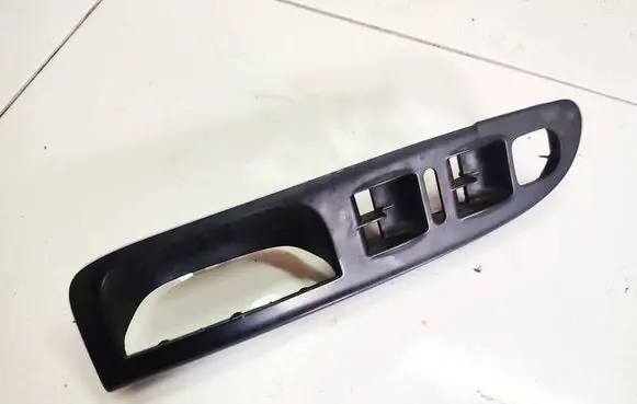 Volkswagen PASSAT B6 Front door window switch trim 3c1867171