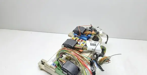 Ford Kuga I Fuse module 7M5T14A073JD