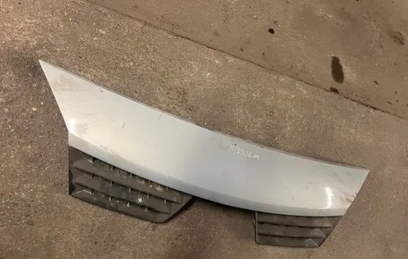 Renault Scenic II - Grand scenic II Front bumper upper radiator grill 8200140329 8200140330