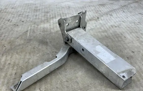 BMW 5 F10 F11 Radiator mount bracket 7207152 743149 7211162