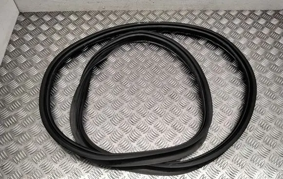 Volvo V70 Trunk rubber seal (body) 