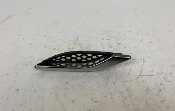 Maserati Ghibli Fender grill 670028905