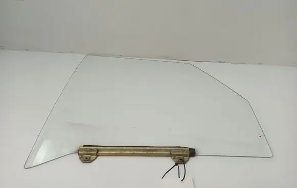 Mercedes-Benz COMPAKT W115 Front door window glass four-door